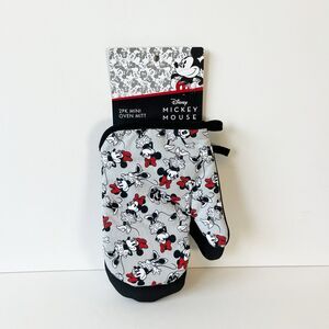Disney’s Minnie Mouse 2 Pack Kitchen Oven Mitts Minnie Mouse Print NWT’s